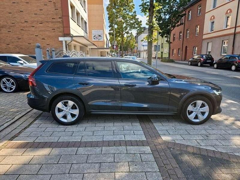 Gebraucht Volvo V60 CC Pro 190 PS (139 kW) 2020 Andere Kombi