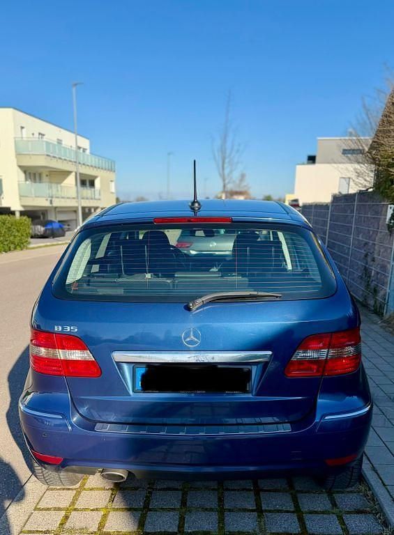 Gebraucht Mercedes B180 116 PS (85 kW) 2010 Blau Van / Kleinbus