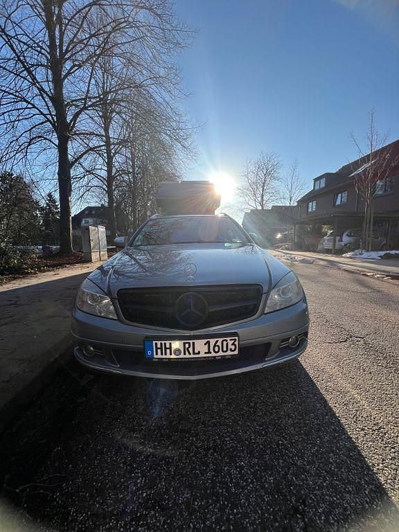 Grau Gebraucht 2008 Mercedes C200 Avantgarde Limousine | 3.500 € - Bild 1/4