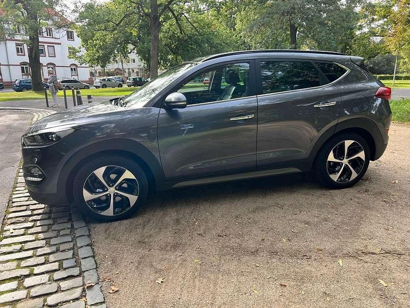 Micron grey Gebraucht 2017 Hyundai Tucson Premium SUV | 19.980 € (Etwas zu teuer) - Bild 1/4