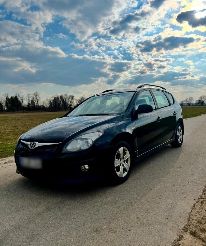 Gebraucht Hyundai i30 110 PS (80 kW) 2010 Schwarz Kombi