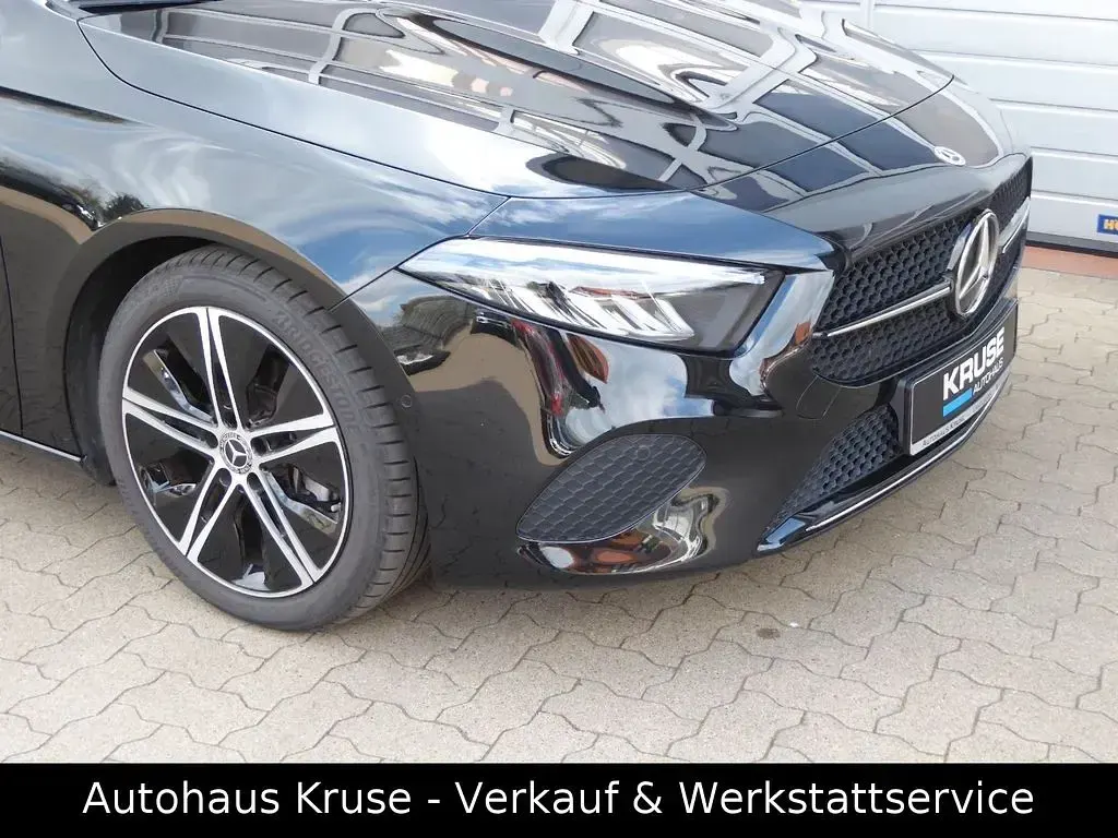 Gebraucht Mercedes A200 Night 163 PS (119 kW) 2023 Schwarz Limousine