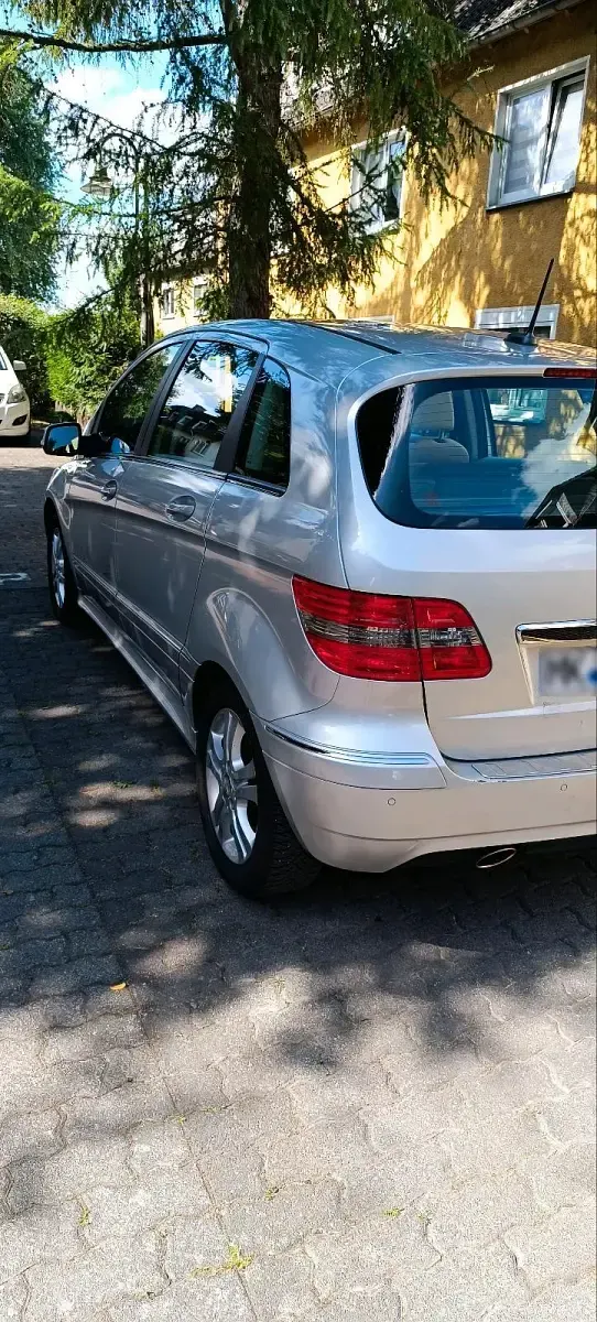 Gebraucht Mercedes B200 136 PS (100 kW) 2010 Silber Van / Kleinbus