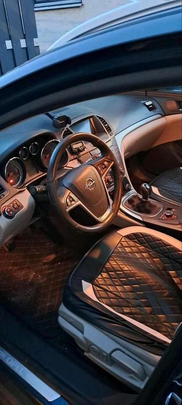 Blau Gebraucht 2011 Opel Insignia Kombi | 3.800 € (Fairer Preis) - Bild 1/4