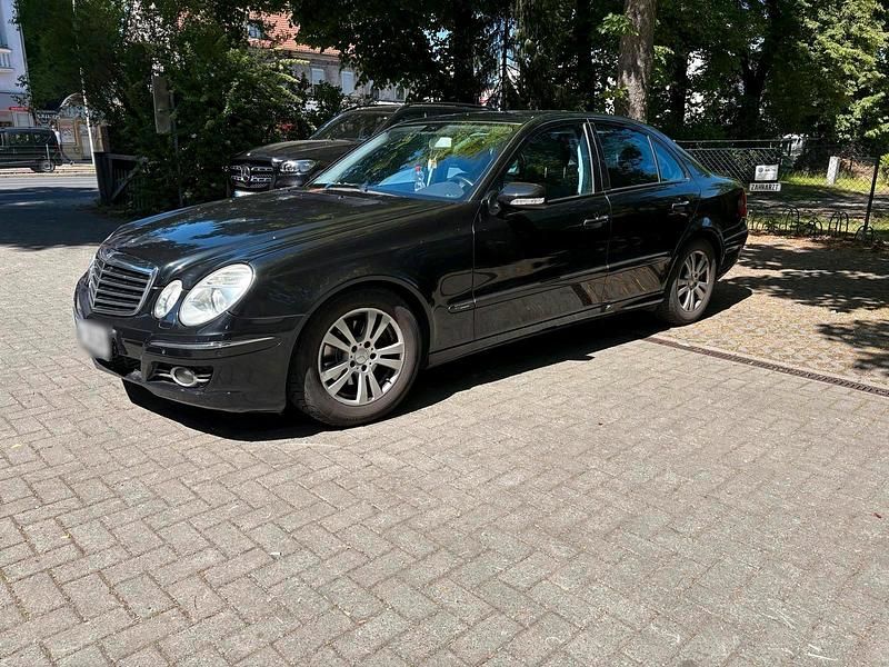 Gebraucht Mercedes E220 Avantgarde 170 PS (125 kW) 2009 Silber Limousine