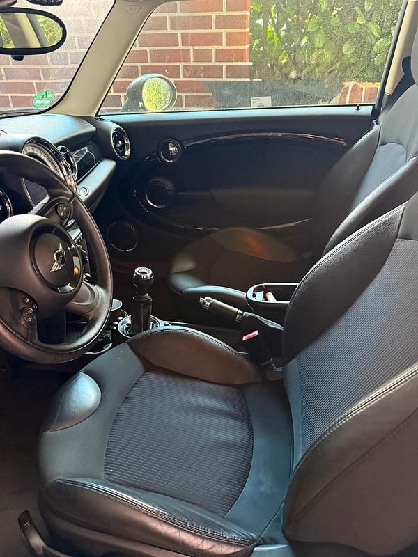 Second-hand Mini Cooper 82 CP (60 kW) 2012 Negru Hatchback