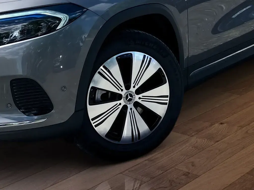 Gebraucht Mercedes EQA300 167 kW (228 PS) 2025 Grau SUV