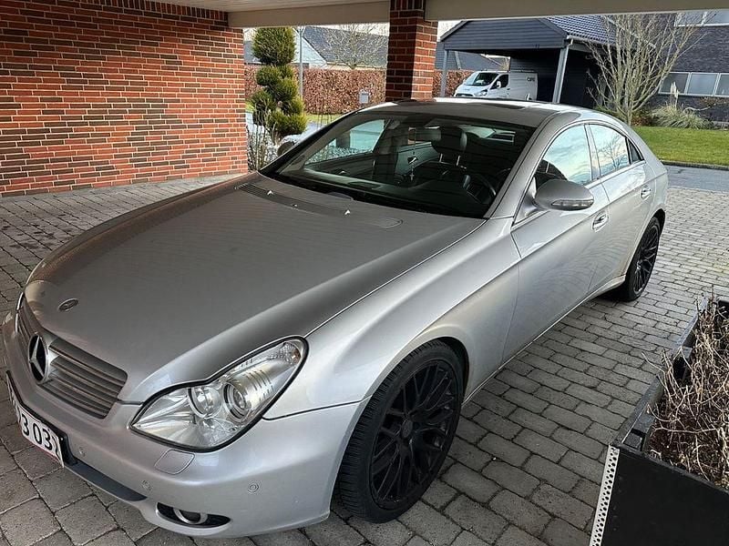 Silber Gebraucht 2007 Mercedes CLS350 Limousine | 5.000 € - Bild 1/4