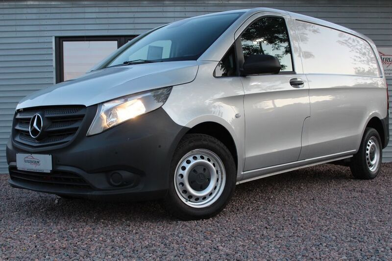 Silber Gebraucht 2015 Mercedes Vito Van / Kleinbus | 14.980 € (Superpreis) - Bild 1/4