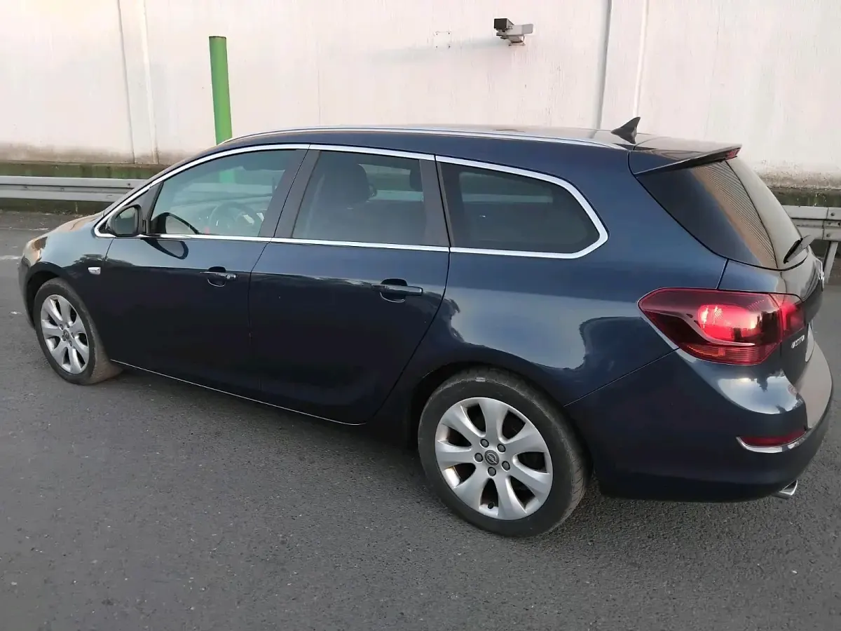 Gebraucht Opel Astra Sport 179 PS (131 kW) 2012 Blau Kombi
