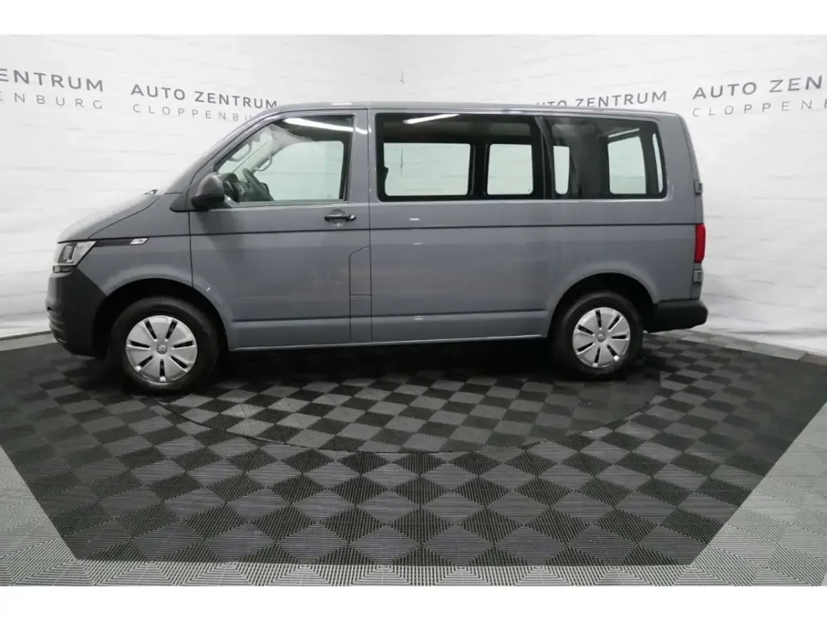 Gebraucht VW Transporter 150 PS (110 kW) 2021 Pure grey Van