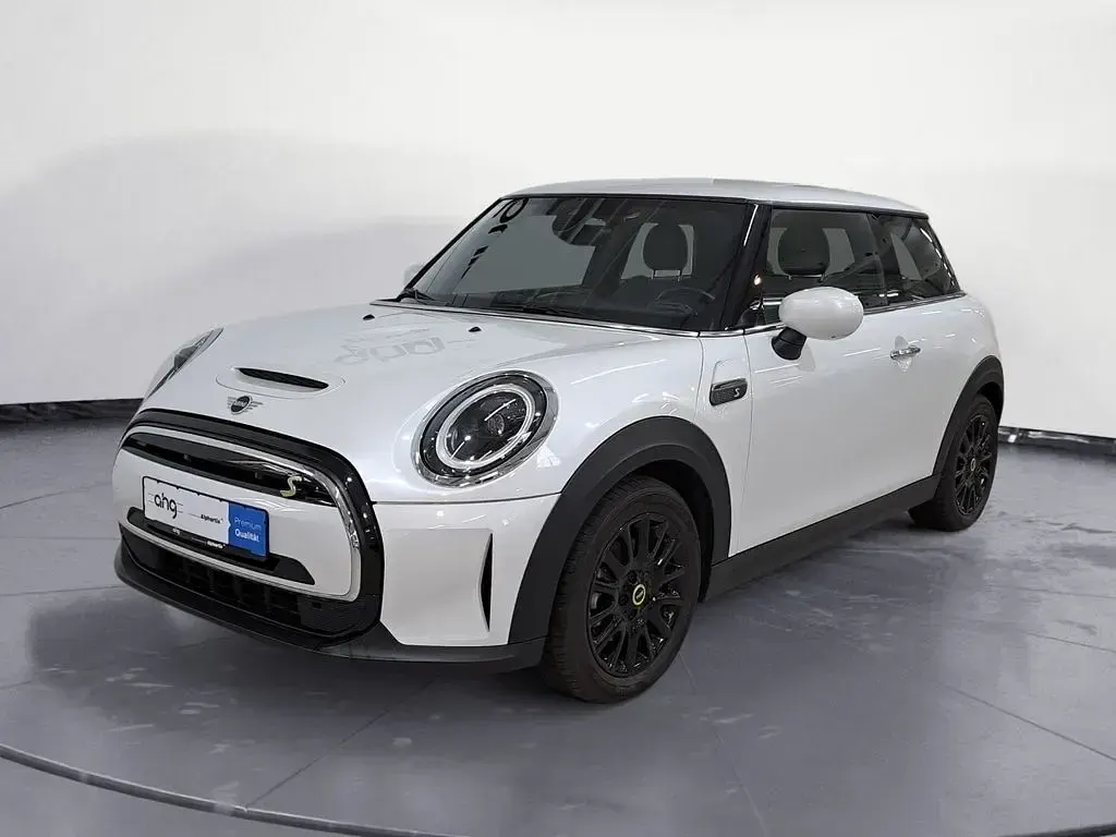 Gebraucht Mini Cooper SE Classic 135 kW (184 PS) 2023 Weiß Kleinwagen