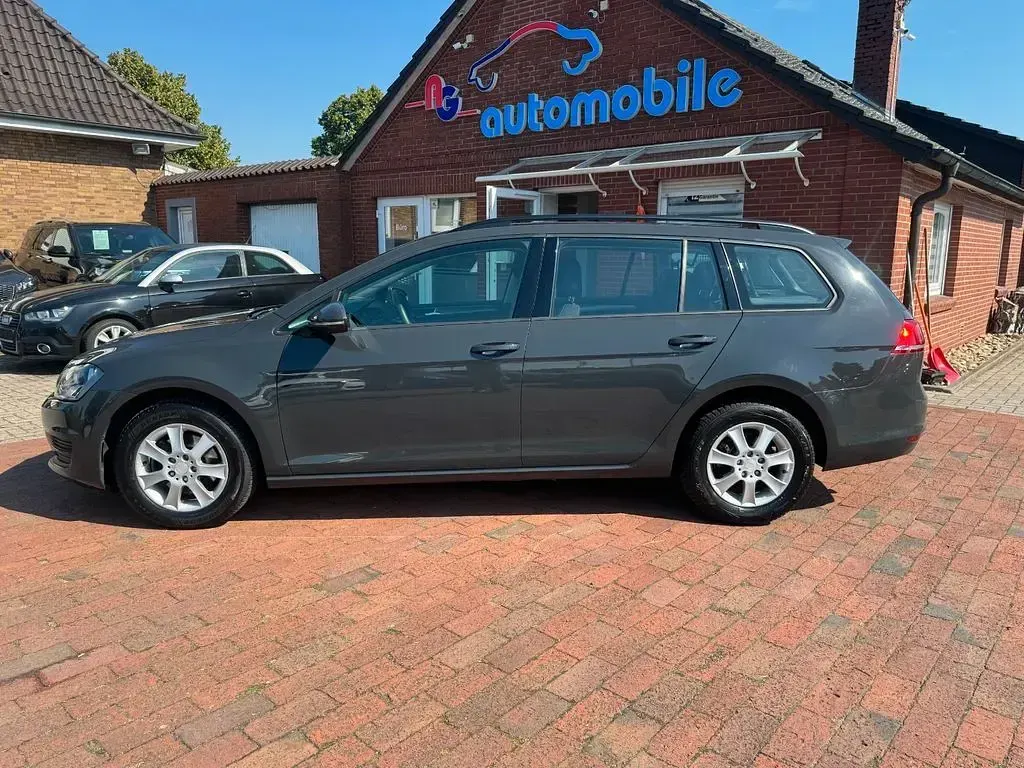 Gebraucht VW Golf VII Trendline 110 PS (80 kW) 2016 Grau Kombi
