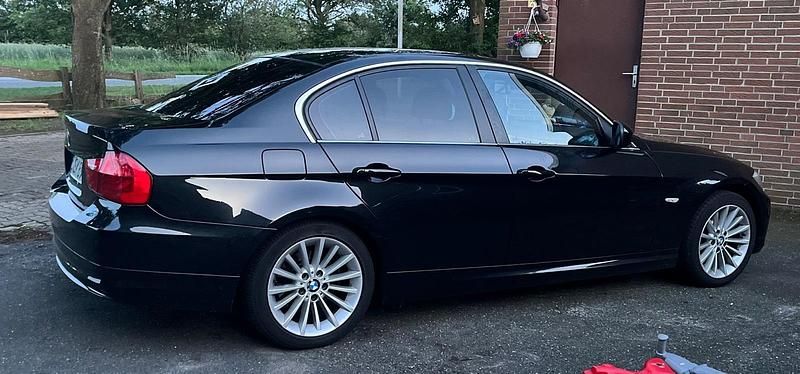 Second-hand BMW 325 218 CP (160 kW) 2008 Negru Berlinǎ