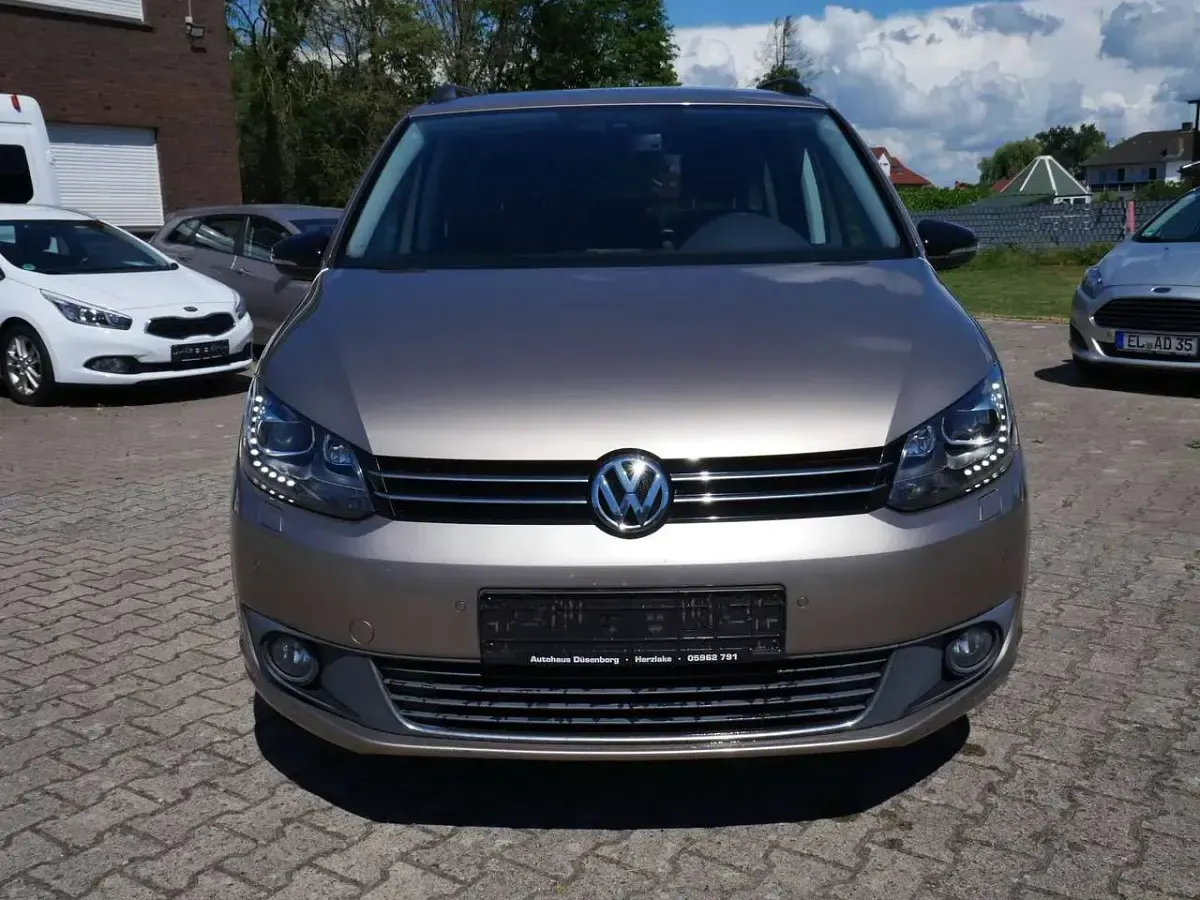Gebraucht VW Touran Match 140 PS (102 kW) 2012 Titanium beige metallic Van / Kleinbus