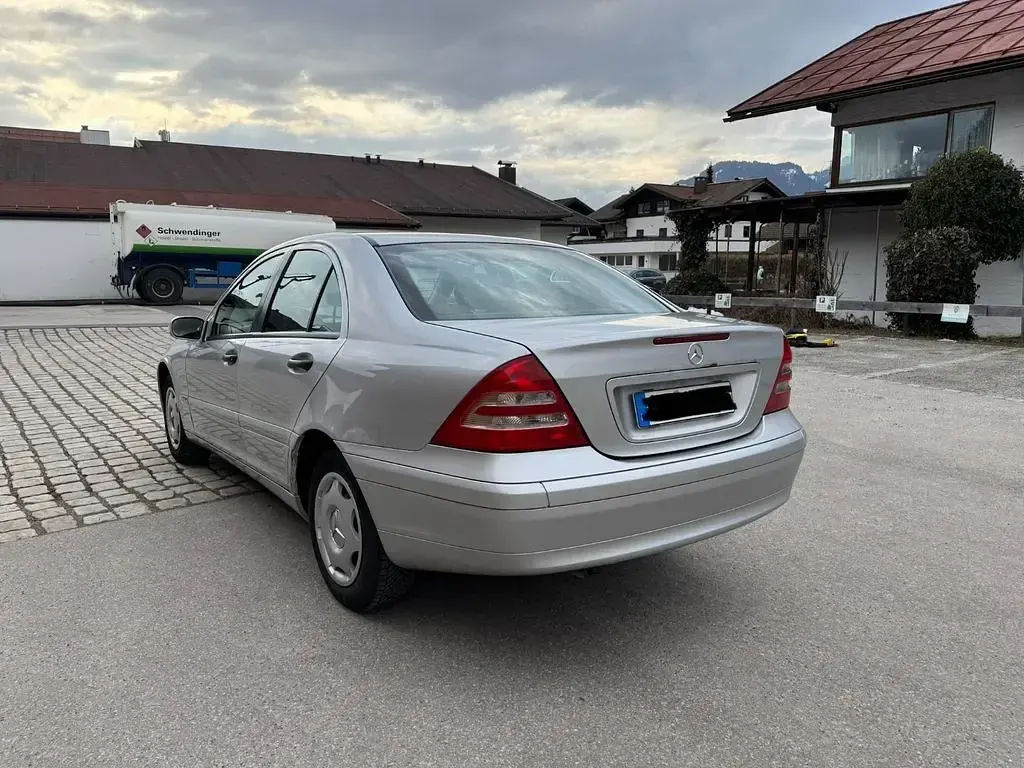 Gebraucht Mercedes C180 Classic 129 PS (94 kW) 2002 Silber Limousine