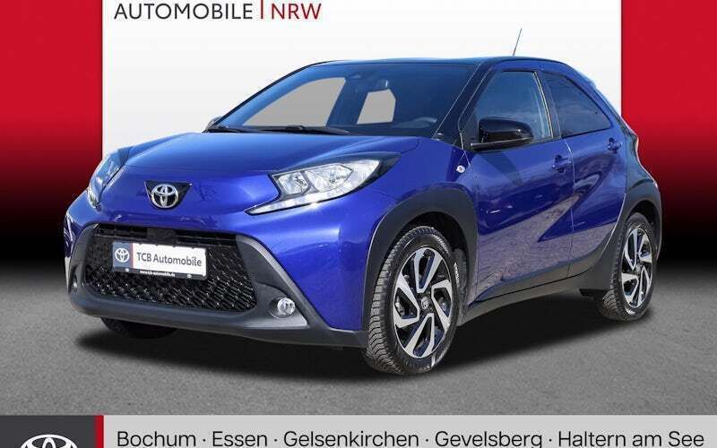Juniper blue metallic/ night sky black Gebraucht 2023 Toyota Aygo Basis Kleinwagen | 14.739 € (Fairer Preis) - Bild 1/4