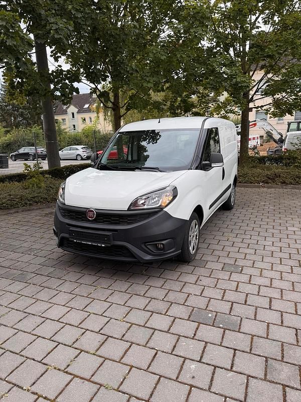 Weiß Gebraucht 2021 Fiat Doblò S Van / Kleinbus | 8.490 € - Bild 1/4
