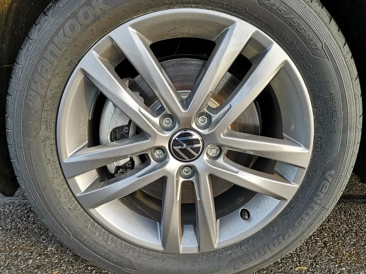 Neu VW Touran Comfortline 150 PS (110 kW) 2026 Delfingrau metallic Van / Kleinbus