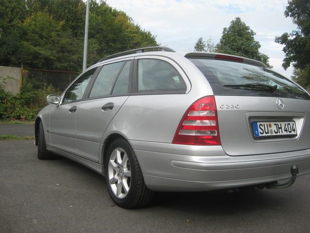 Gebraucht Mercedes C220 Classic 150 PS (110 kW) 2004 Silber metallic Kombi