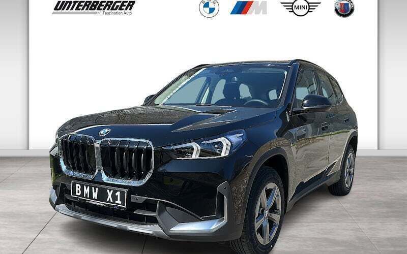 Schwarz Neu 2025 BMW X1 Shadowline SUV | 48.550 € (Etwas zu teuer) - Bild 1/4