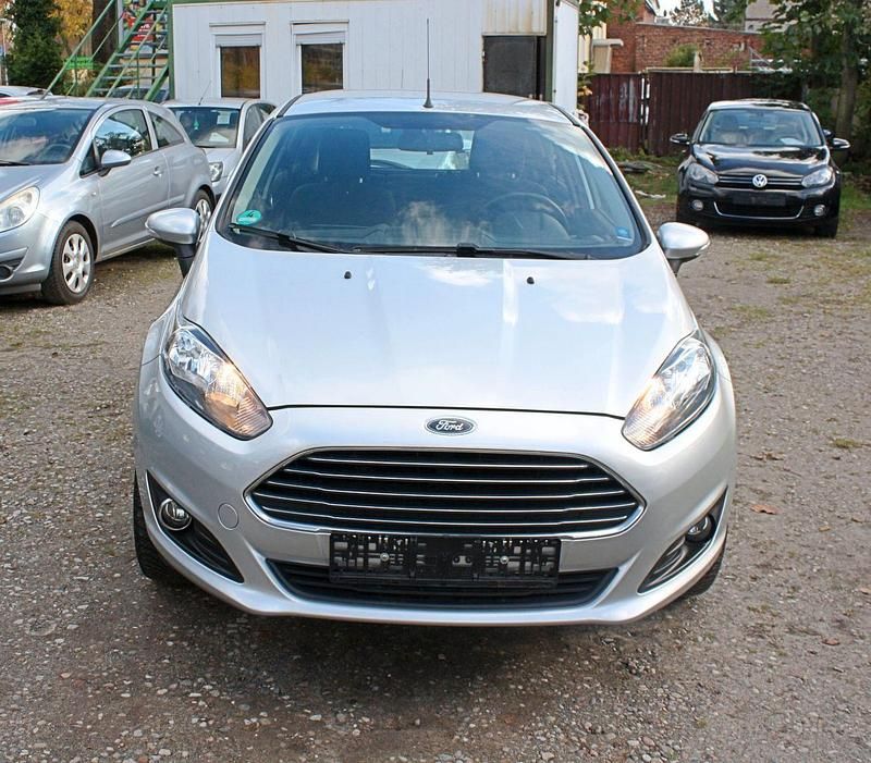 Gebraucht Ford Fiesta SYNC Edition 80 PS (58 kW) 2015 Silber Kleinwagen