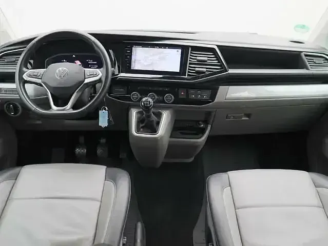 Gebraucht VW Caravelle Highline 150 PS (110 kW) 2021 Blau Van