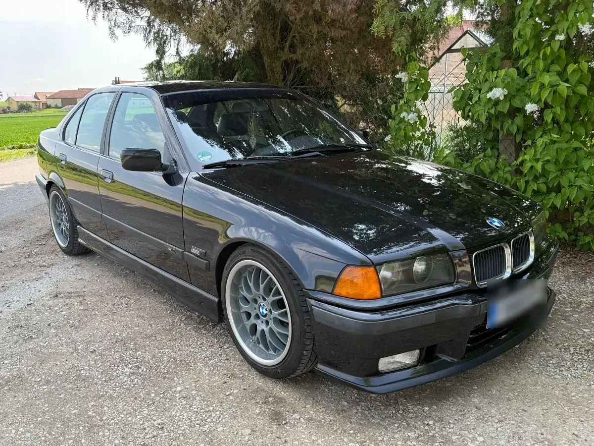 Gebraucht BMW 323 M Sport 170 PS (125 kW) 1995 Schwarz Limousine