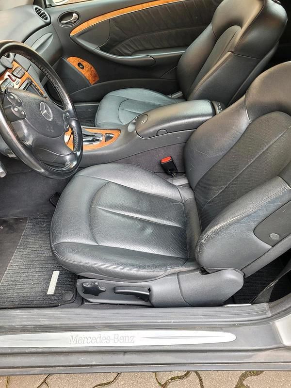 Gebraucht Mercedes CLK320 218 PS (160 kW) 2004 Silber Cabrio