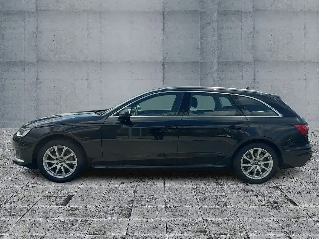 Używany Audi A4 Advanced Plus 204 KM (150 kW) 2022 Czarny Kombi