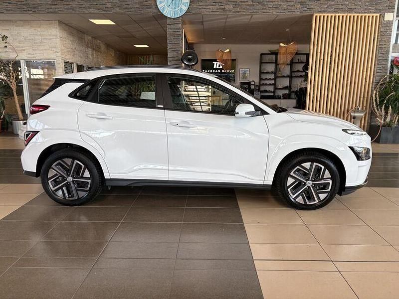 Gebraucht Hyundai Kona Select 150 kW (204 PS) 2021 Weiß SUV