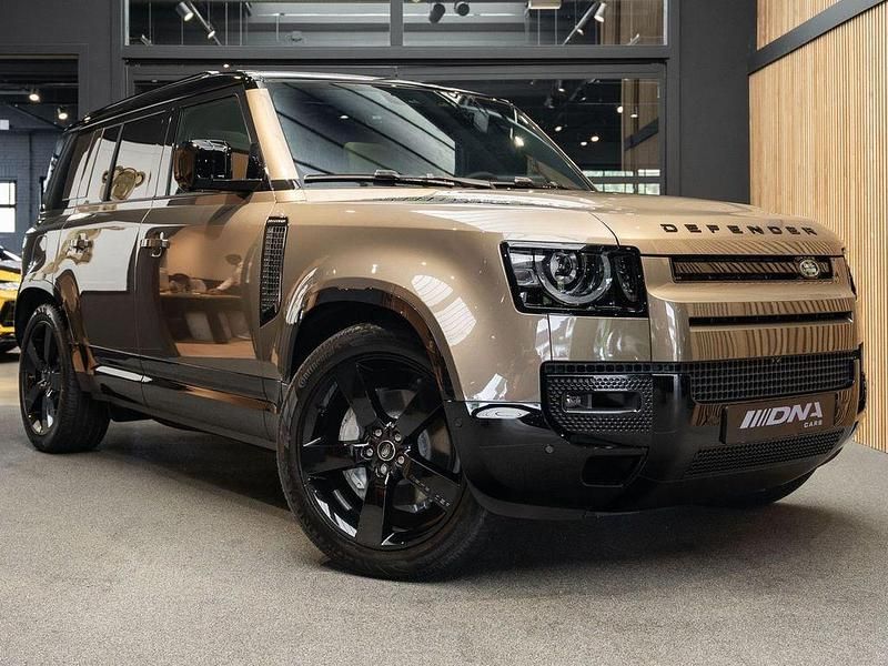 Braun Gebraucht 2025 Land Rover Defender HSE Dynamic SUV | 119.995 € - Bild 1/4
