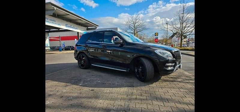 Gebraucht Mercedes ML350 258 PS (189 kW) 2012 Schwarz SUV