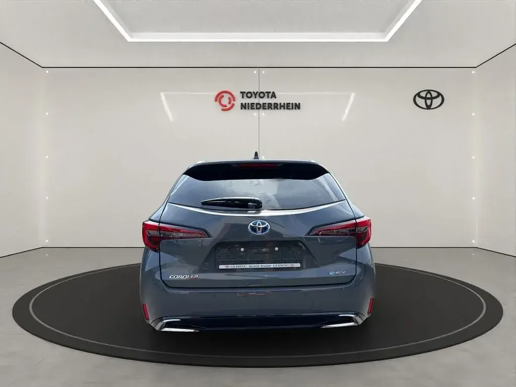 Neu Toyota Corolla Lounge 179 PS (131 kW) 2026 Grau Kombi