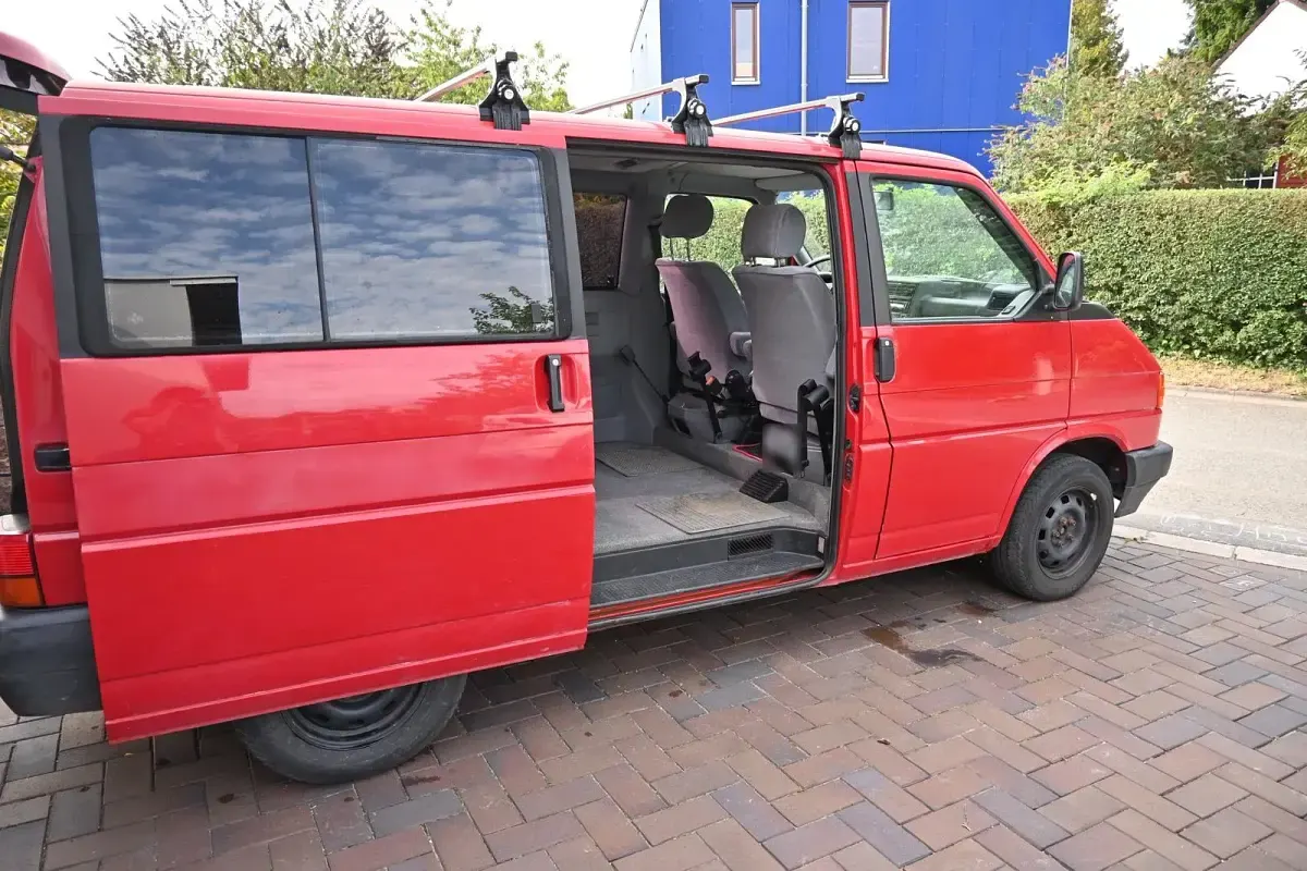 Second-hand VW Multivan 110 CP (80 kW) 1995 Roșu Monovolum