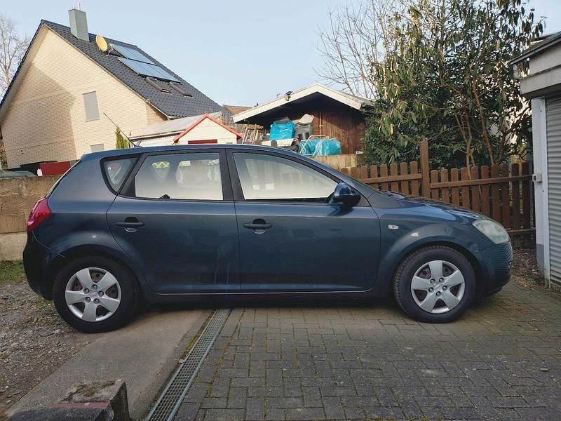 Gebraucht Kia Ceed EX 109 PS (80 kW) 2009 Silber Kleinwagen