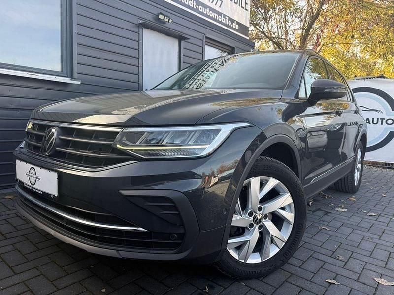 Grau Gebraucht 2022 VW Tiguan SUV | 20.950 € (Guter Preis) - Bild 1/4