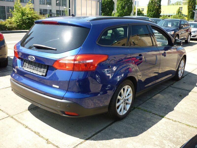 Gebraucht Ford Focus Business Edition 125 PS (91 kW) 2016 Indicblau metallic Kombi