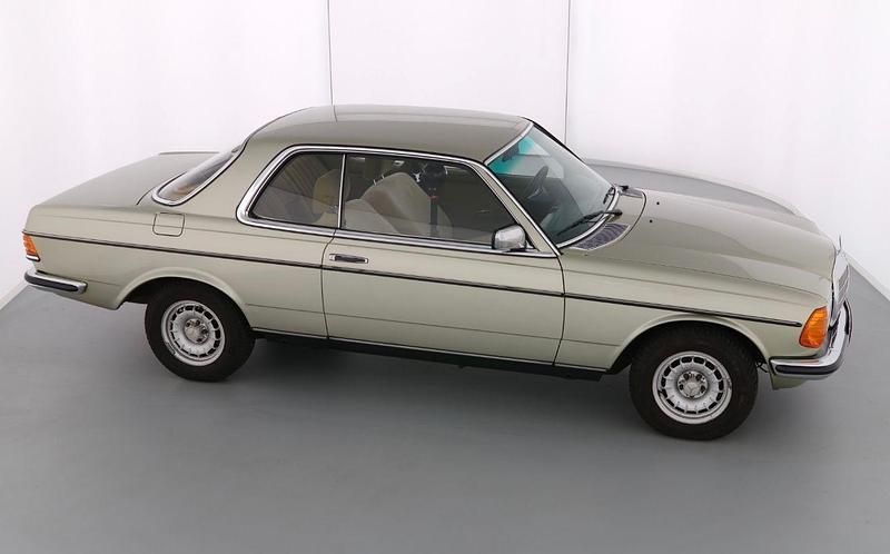 Gebraucht Mercedes C230 109 PS (80 kW) 1980 Grün Coupé