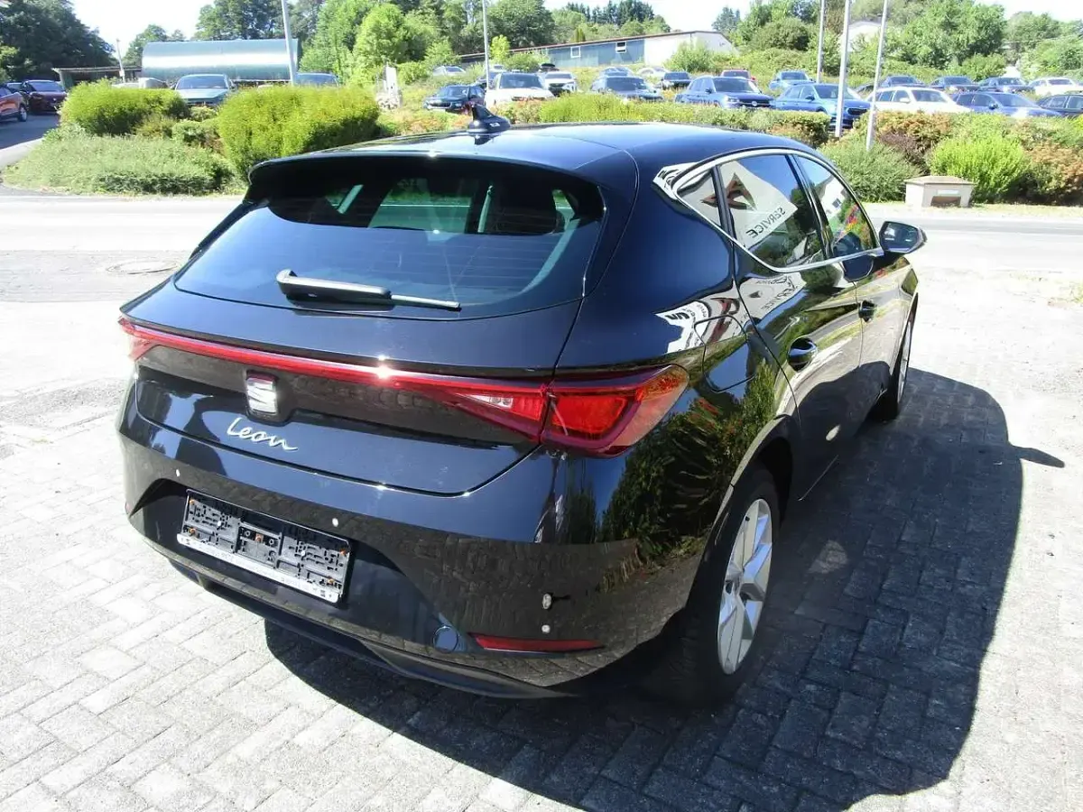 Gebraucht Seat Leon Style 116 PS (85 kW) 2021 Mitternachtsschwarz Limousine