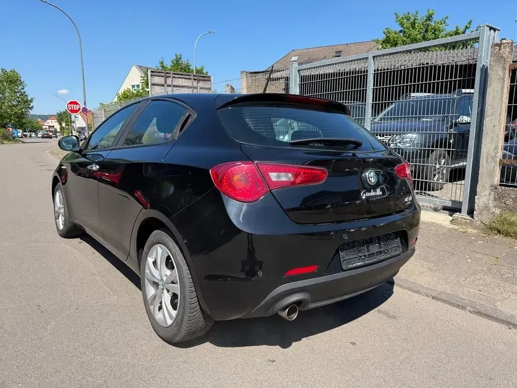 Gebraucht Alfa Romeo Giulietta 105 PS (77 kW) 2013 Schwarz Limousine