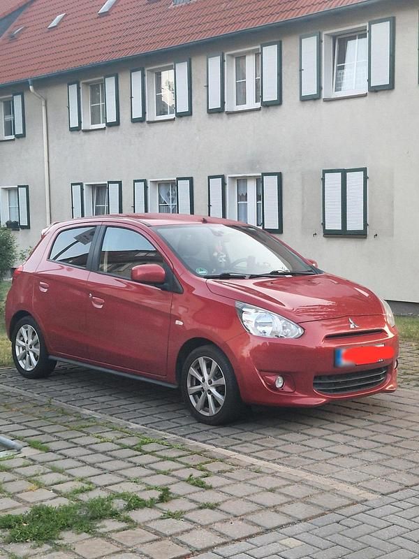 Gebraucht Mitsubishi Space Star 80 PS (58 kW) 2014 Rot Van / Kleinbus
