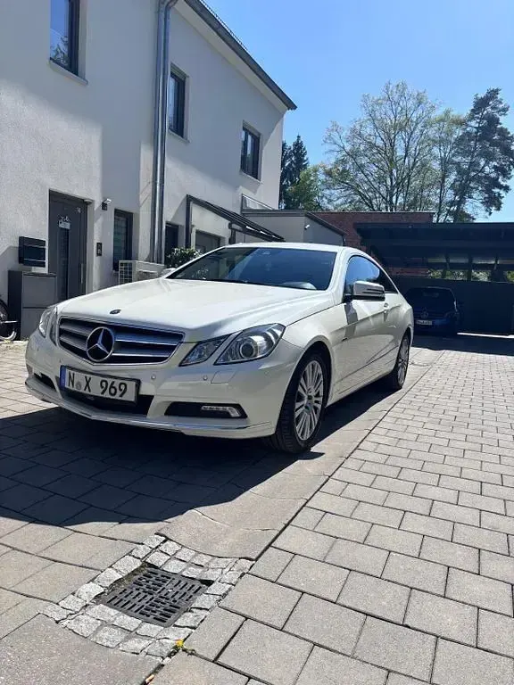 Gebraucht Mercedes E350 231 PS (169 kW) 2010 Weiß Coupé