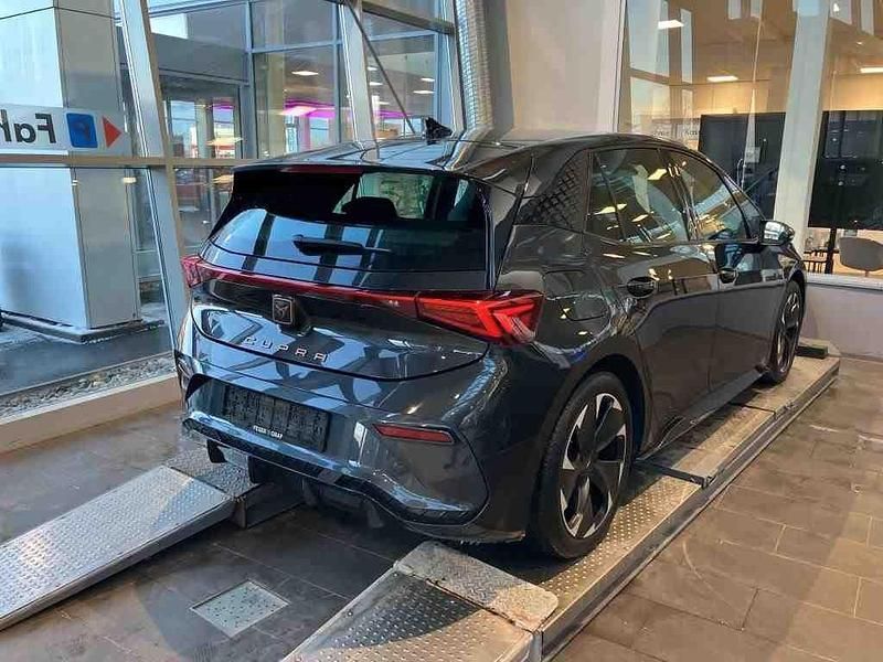 Gebraucht Cupra Born e-Boost 169 kW (231 PS) 2022 Quasargrau Kleinwagen