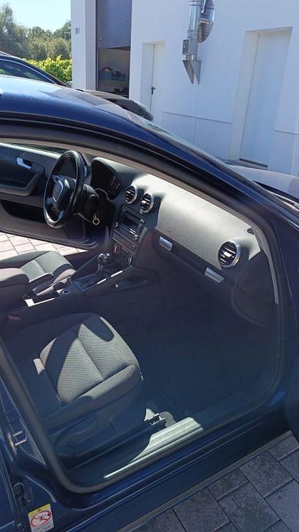 Gebraucht Audi A3 Ambiente 105 PS (77 kW) 2012 Blau Limousine