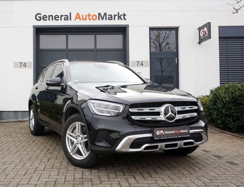 Schwarz Gebraucht 2020 Mercedes GLC300e SUV | 35.600 € (Etwas zu teuer) - Bild 1/4
