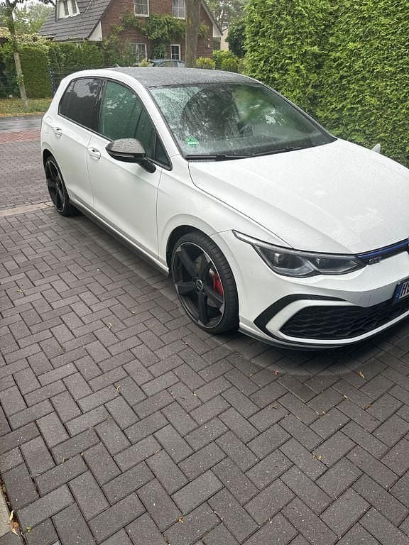 Weiß Gebraucht 2021 VW Golf VIII GTE Limousine | 22.900 € (Fairer Preis) - Bild 1/4