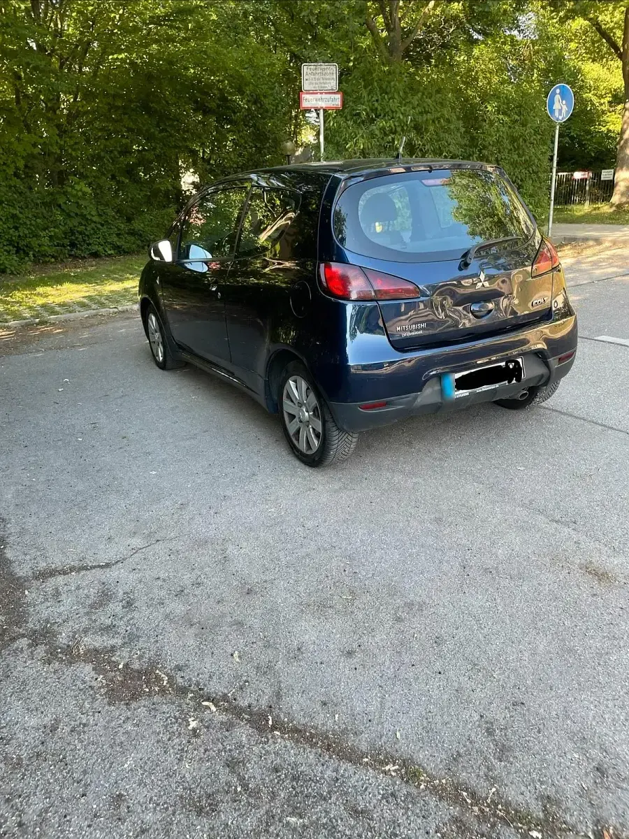 Gebraucht Mitsubishi Colt 95 PS (69 kW) 2012 Blau Kleinwagen