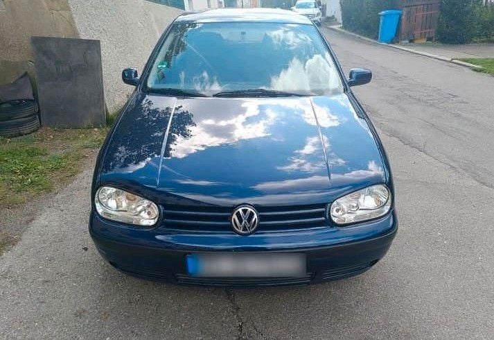 Blau Gebraucht 2002 VW Golf Limousine | 1.250 € (Guter Preis) - Bild 1/4