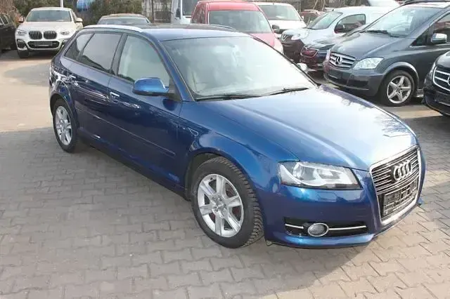 Używany Audi A3 Attraction 105 KM (77 kW) 2010 Niebieski Hatchback